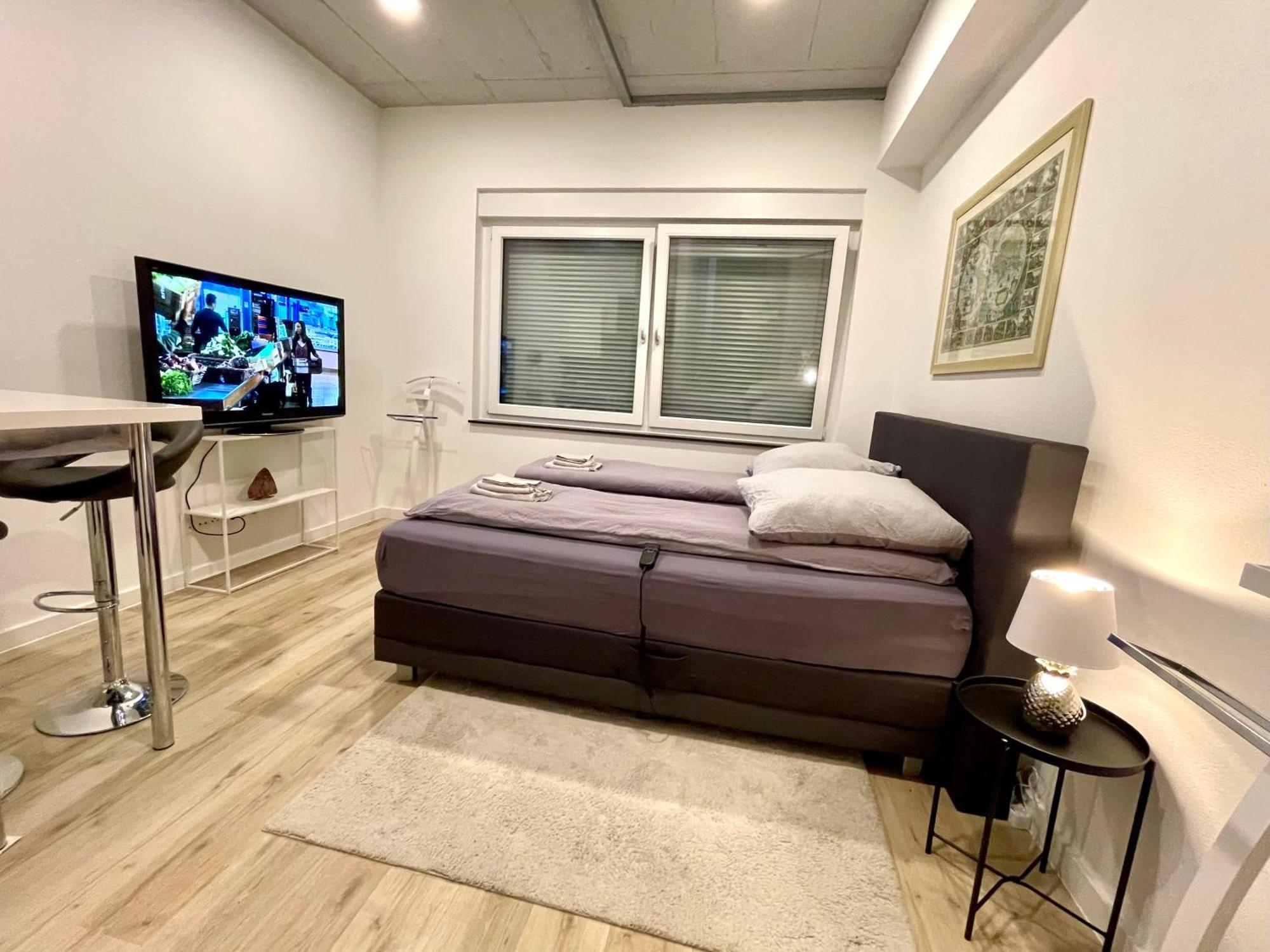 Neu Wunderschoenenes Weisses Apartament Am Schloessle Zentrum Goldstadt 普福尔茨海姆 外观 照片