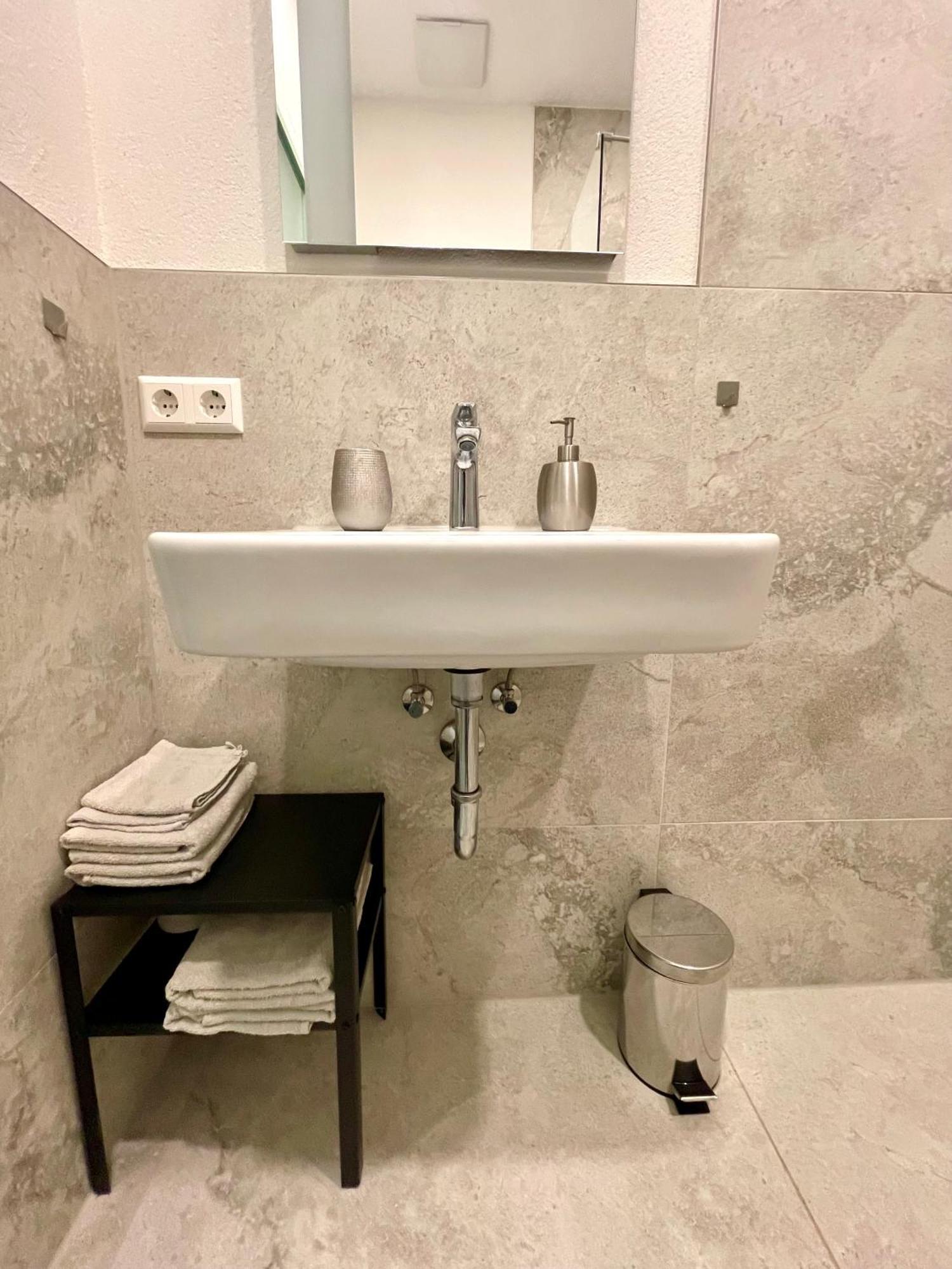 Neu Wunderschoenenes Weisses Apartament Am Schloessle Zentrum Goldstadt 普福尔茨海姆 外观 照片