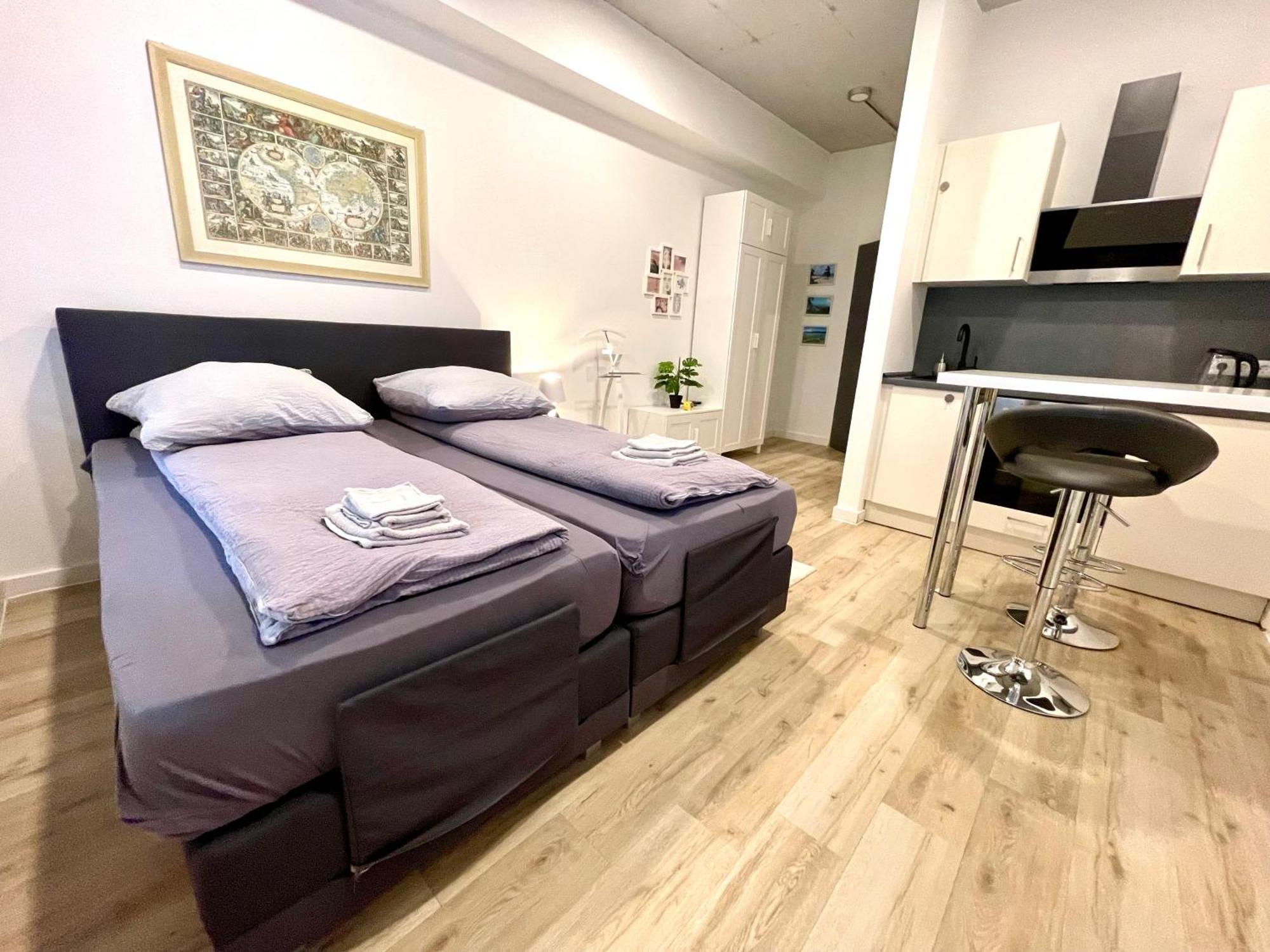 Neu Wunderschoenenes Weisses Apartament Am Schloessle Zentrum Goldstadt 普福尔茨海姆 外观 照片