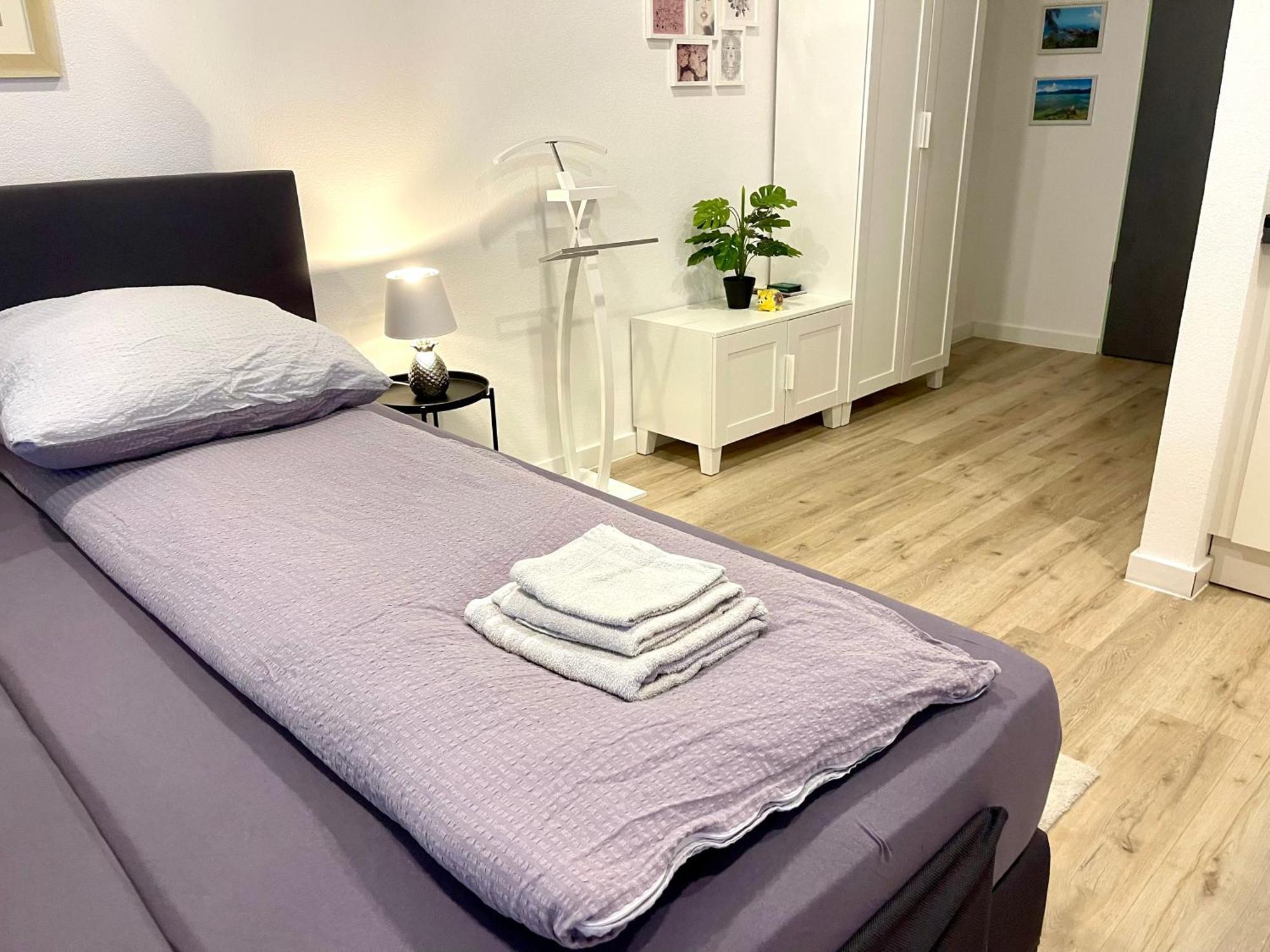 Neu Wunderschoenenes Weisses Apartament Am Schloessle Zentrum Goldstadt 普福尔茨海姆 外观 照片