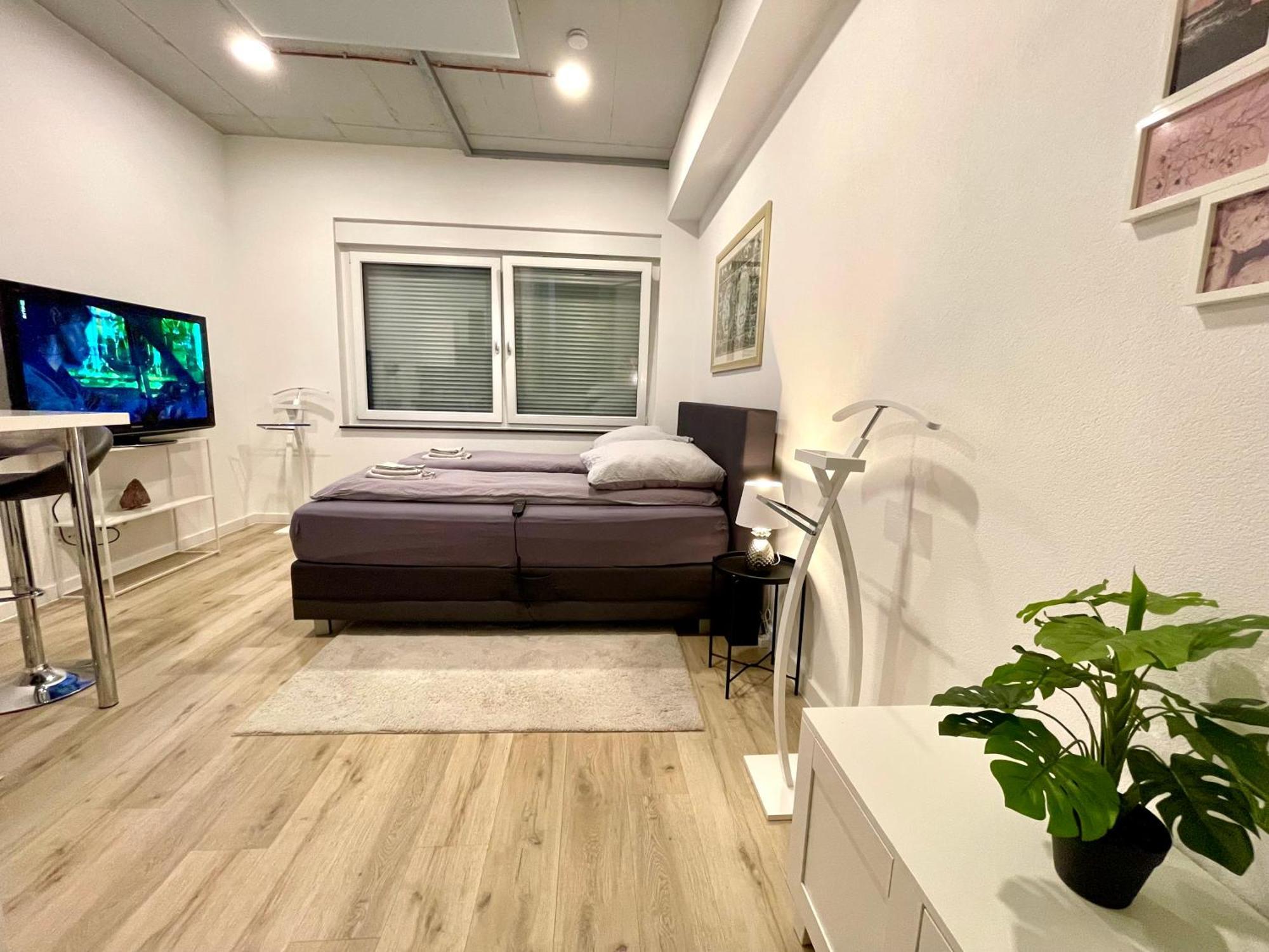 Neu Wunderschoenenes Weisses Apartament Am Schloessle Zentrum Goldstadt 普福尔茨海姆 外观 照片