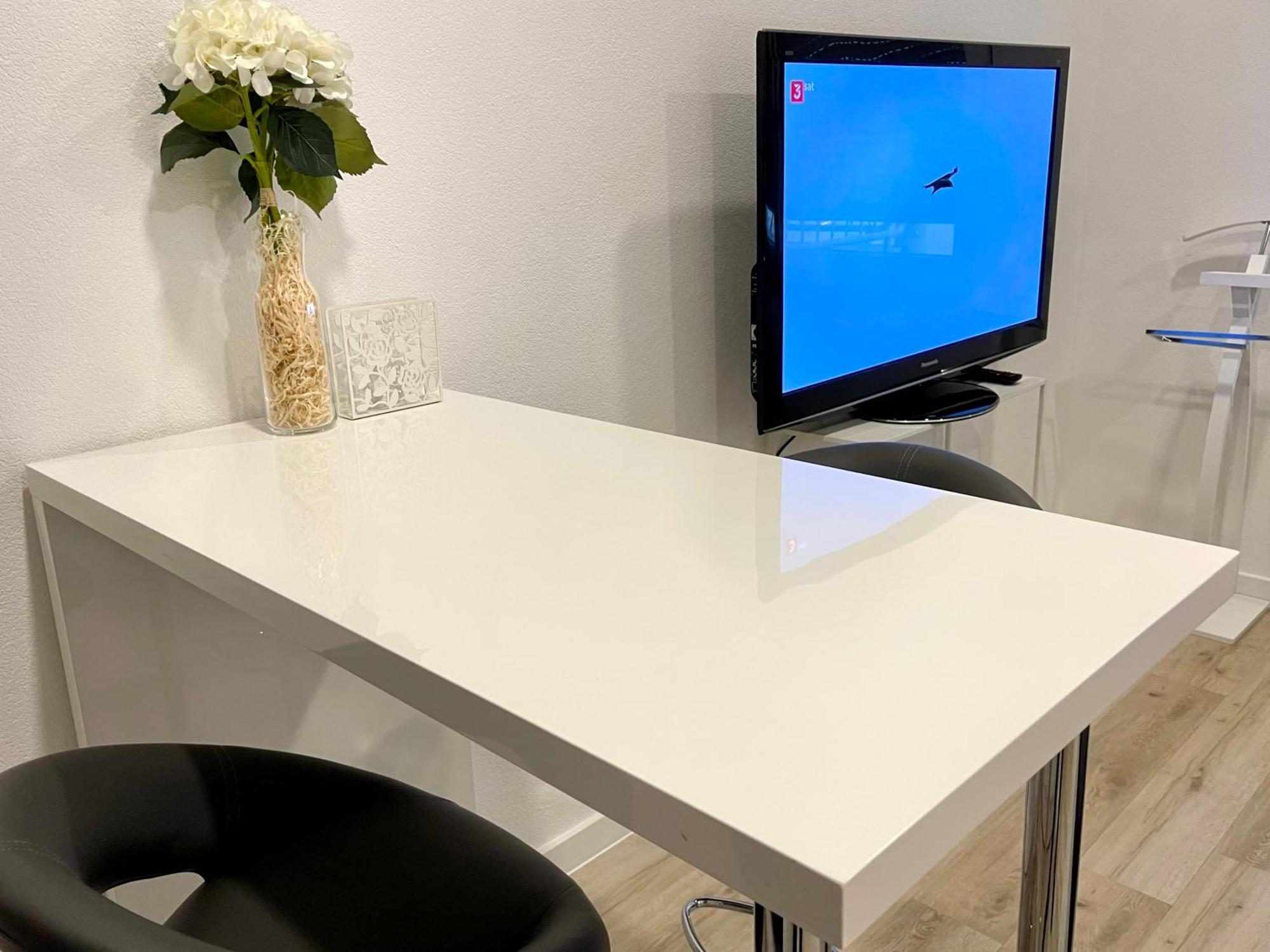 Neu Wunderschoenenes Weisses Apartament Am Schloessle Zentrum Goldstadt 普福尔茨海姆 外观 照片