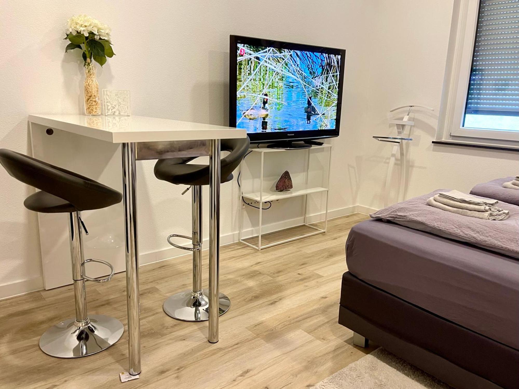Neu Wunderschoenenes Weisses Apartament Am Schloessle Zentrum Goldstadt 普福尔茨海姆 外观 照片