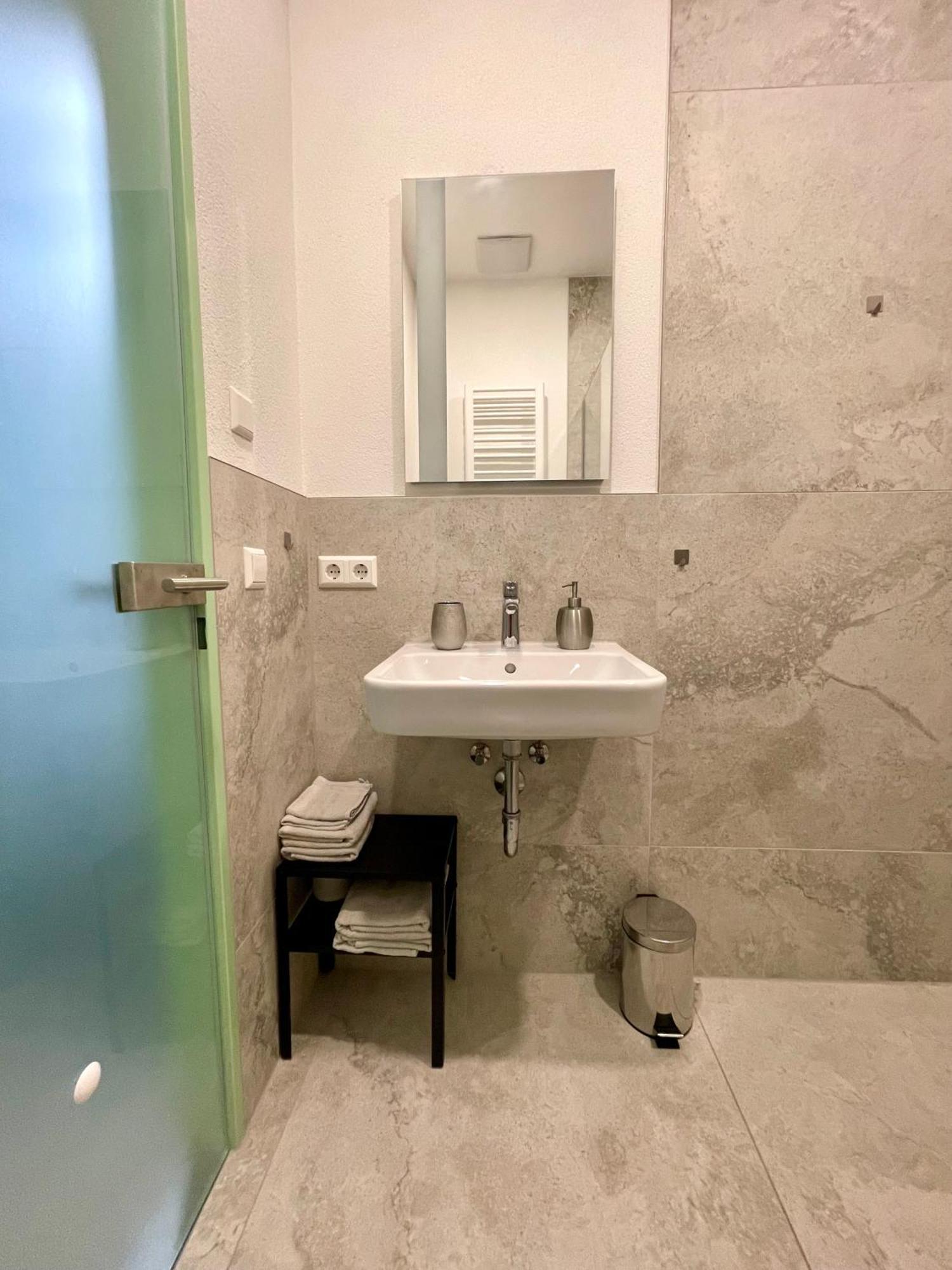 Neu Wunderschoenenes Weisses Apartament Am Schloessle Zentrum Goldstadt 普福尔茨海姆 外观 照片