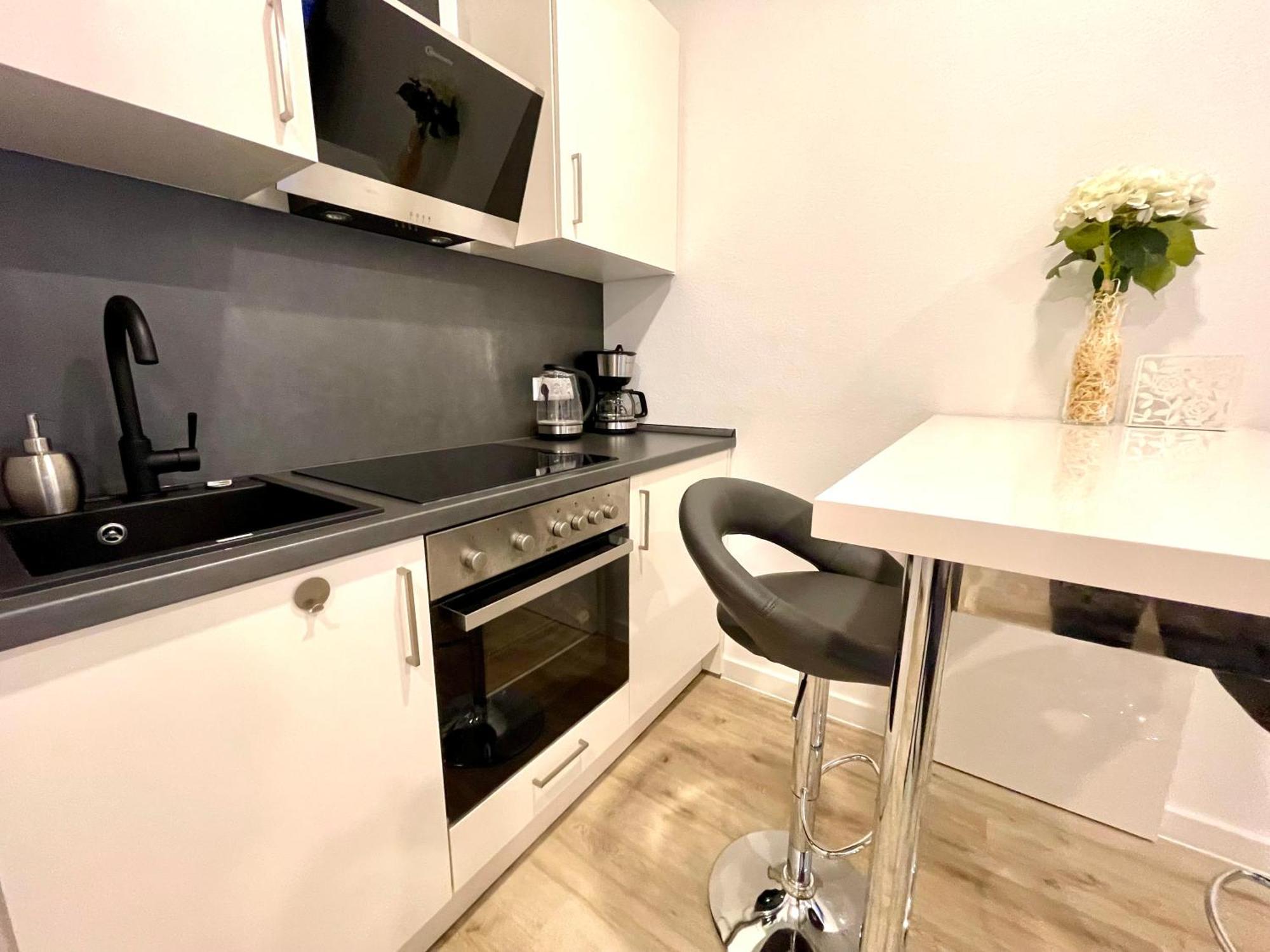 Neu Wunderschoenenes Weisses Apartament Am Schloessle Zentrum Goldstadt 普福尔茨海姆 外观 照片