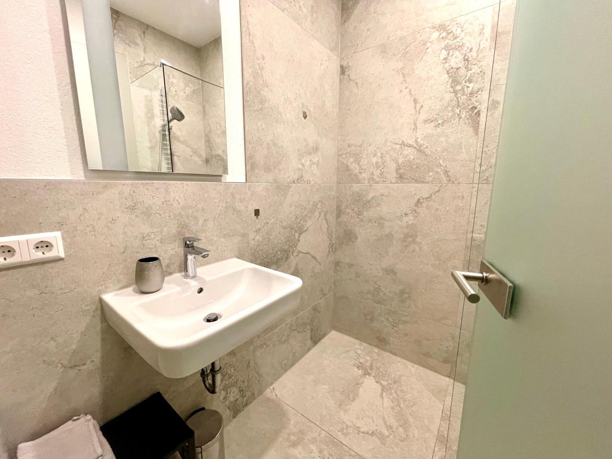 Neu Wunderschoenenes Weisses Apartament Am Schloessle Zentrum Goldstadt 普福尔茨海姆 外观 照片