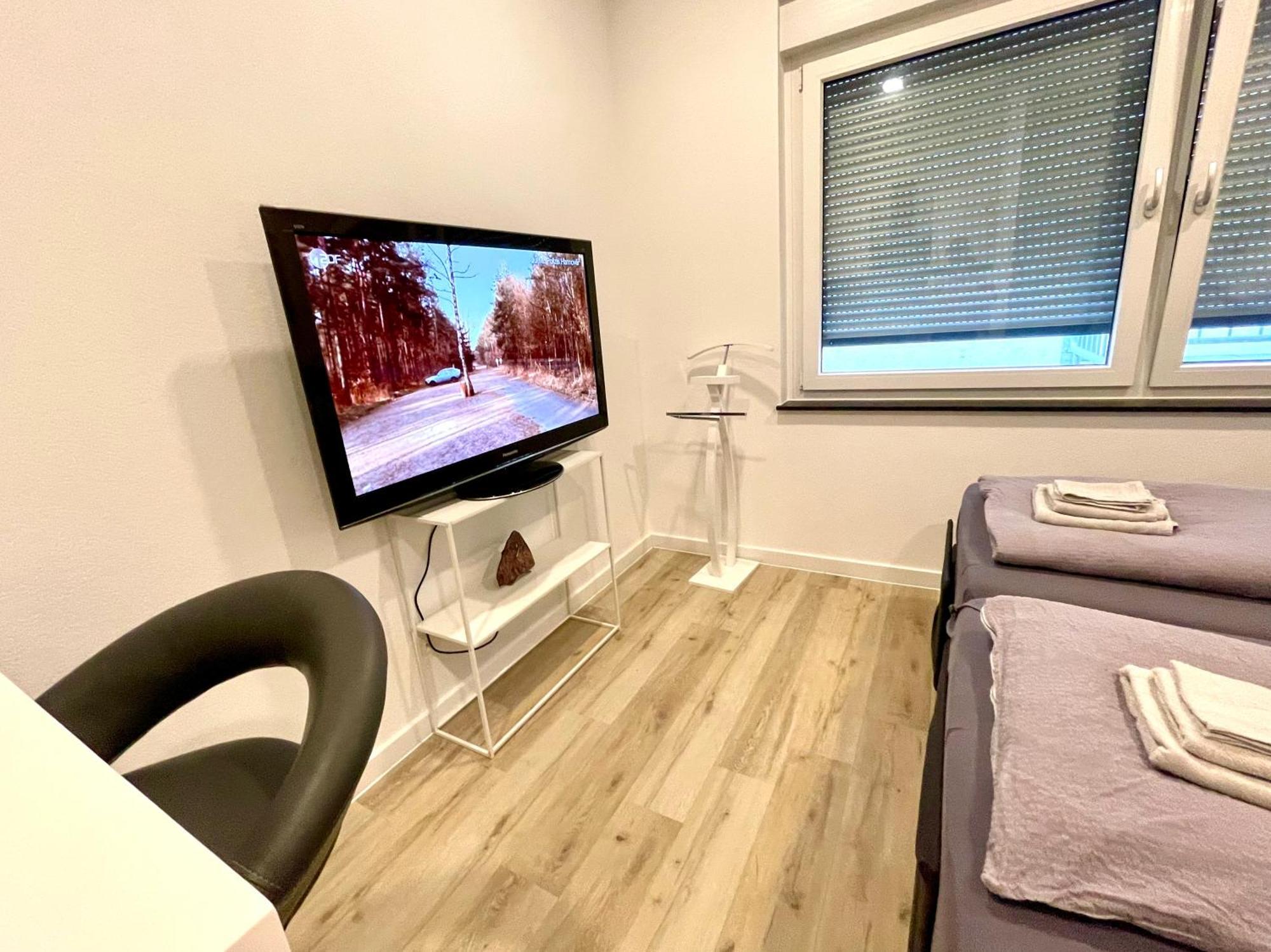 Neu Wunderschoenenes Weisses Apartament Am Schloessle Zentrum Goldstadt 普福尔茨海姆 外观 照片