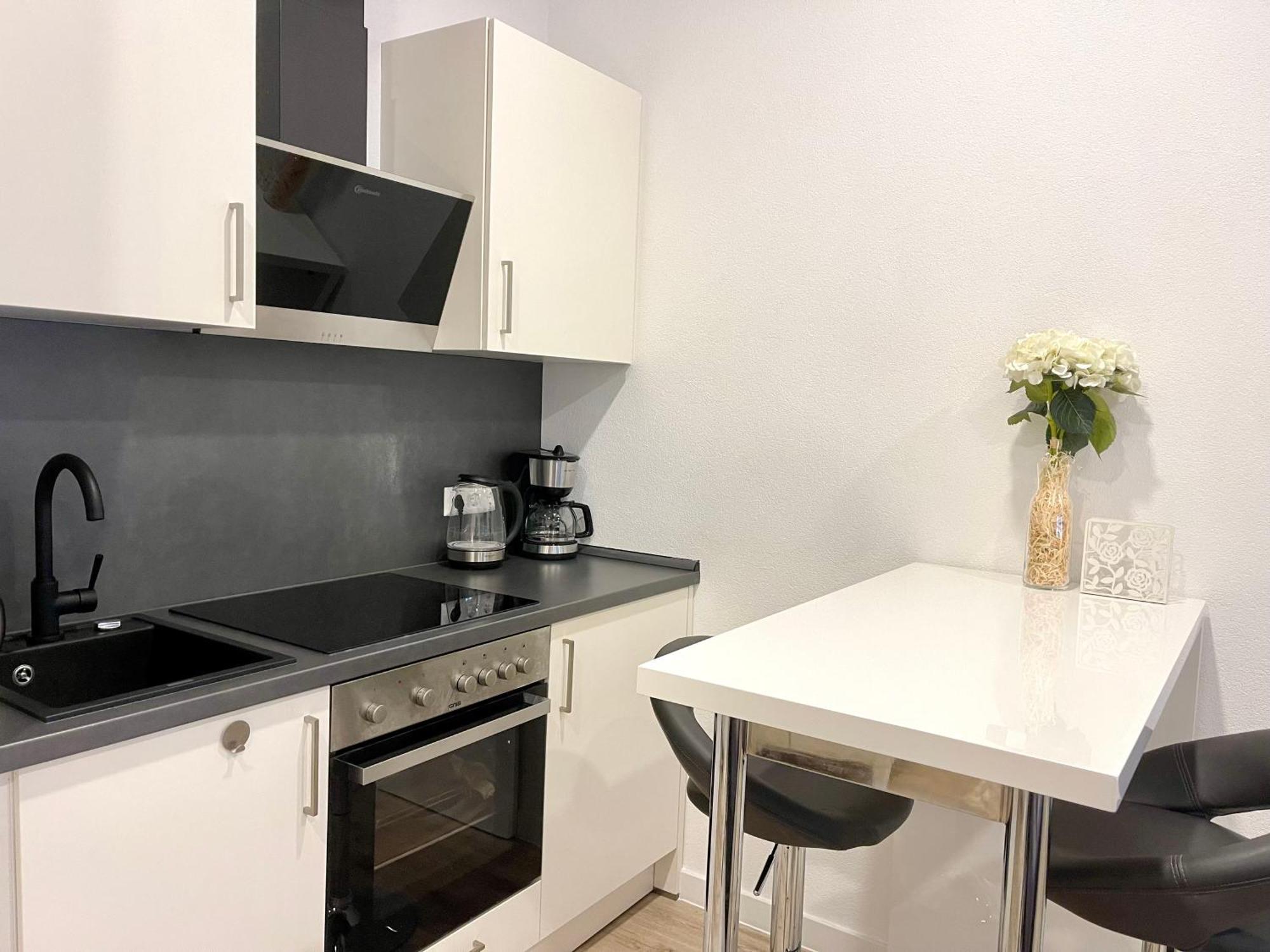 Neu Wunderschoenenes Weisses Apartament Am Schloessle Zentrum Goldstadt 普福尔茨海姆 外观 照片